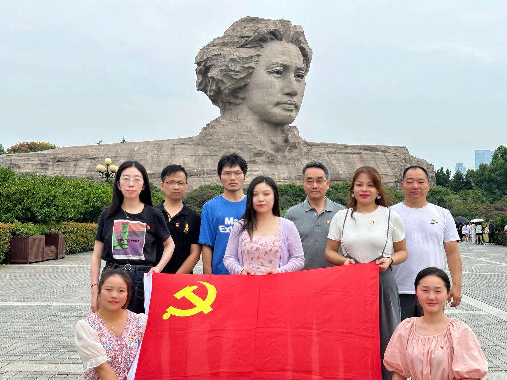 党员合影留念